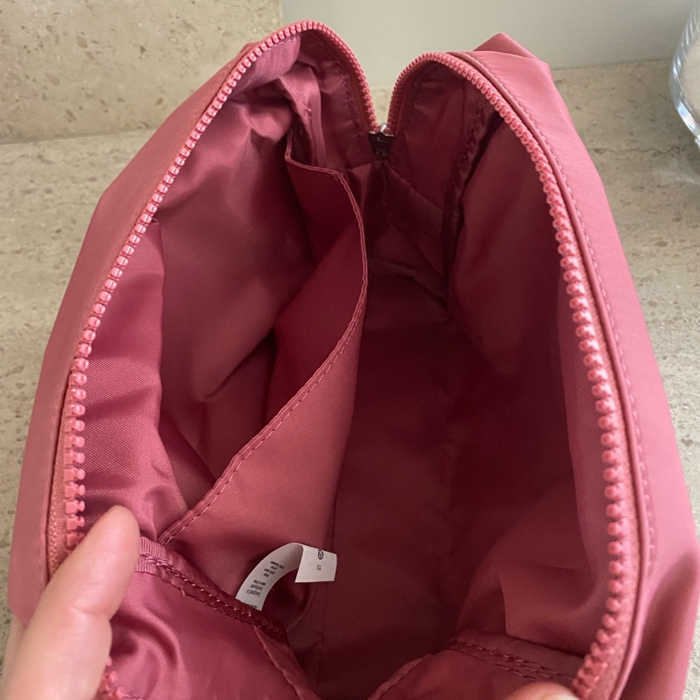 Lululemon All Your Small Things Pouch 4L - Picture 7 of 13